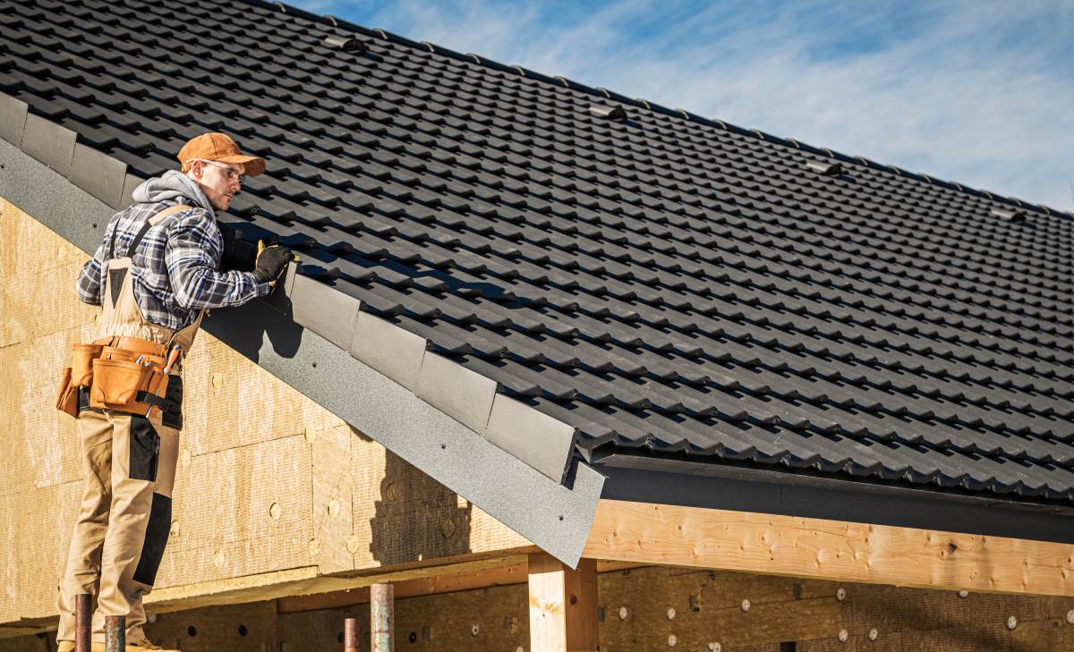 Dachdecker beauftragen im Main-Taunus-Kreis — worauf achten?
