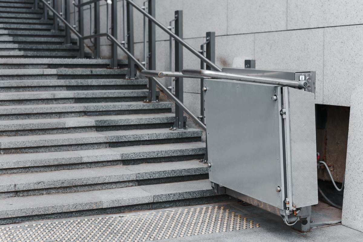 Treppenlift einbauen im Main-Taunus-Kreis — Kosten und Förde